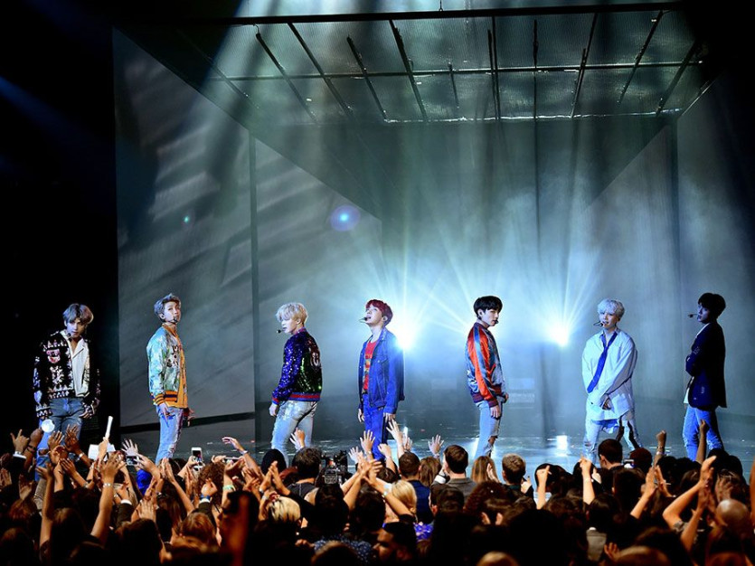 BTS-performs-American-Music-Awards-Los-Angeles-2017.jpg